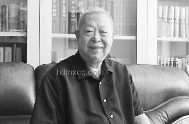诗人郑愁予生平与贡献分析：享年92岁的文学巨匠